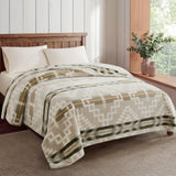 Pendleton Faux Fur Luxe Blanket, Ultra Cozy 700 GSM Polyester Queen/King Blanket
