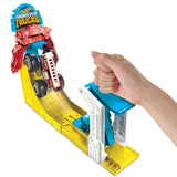 Hot Wheels Monster Trucks Big Air Breakout – 5 Alarm, Height Gauge & 4 Crushed Cars