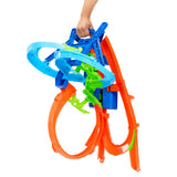 Hot Wheels Stunt Tracks Mid-Air Crash Playset with 1:64 Die-Cast Car, Motorized Booster & Foldable Storage