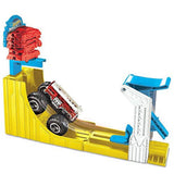 Hot Wheels Monster Trucks Big Air Breakout – 5 Alarm, Height Gauge & 4 Crushed Cars