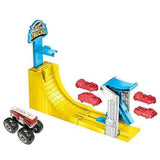 Hot Wheels Monster Trucks Big Air Breakout – 5 Alarm, Height Gauge & 4 Crushed Cars
