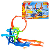 Hot Wheels Stunt Tracks Mid-Air Crash Playset with 1:64 Die-Cast Car, Motorized Booster & Foldable Storage