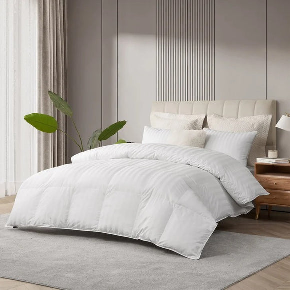 Hotel Grand 500 Thread Count White Down Comforter, All-Season 650 Fill Power